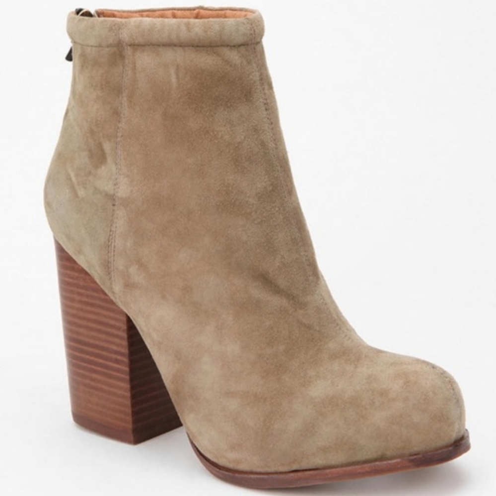WOMEN'S JEFFREY CAMPBELL BEIGE SUEDE RUMBLE BOOTS